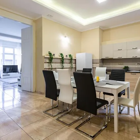 Luxury Downtown By Anna Budapest