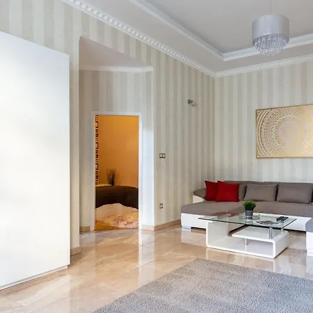 Luxury Downtown By Anna