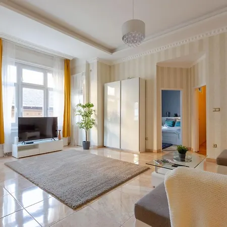 Luxury Downtown By Anna