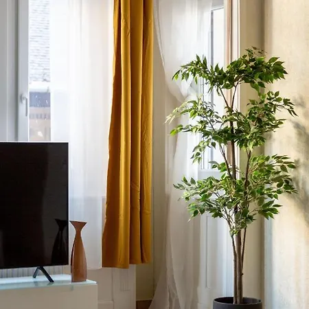 Luxury Downtown By Anna Budapest