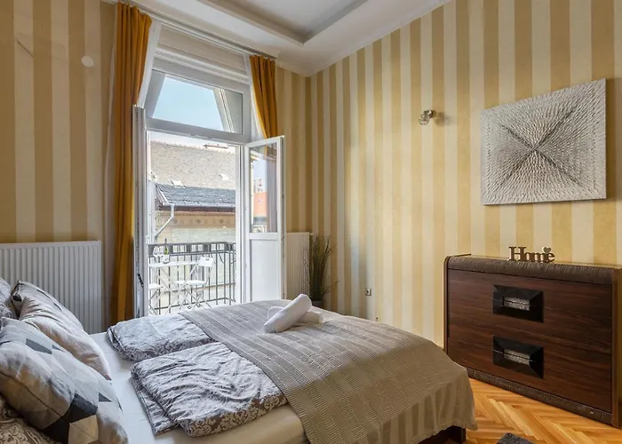 Luxury Downtown By Anna Apartment *