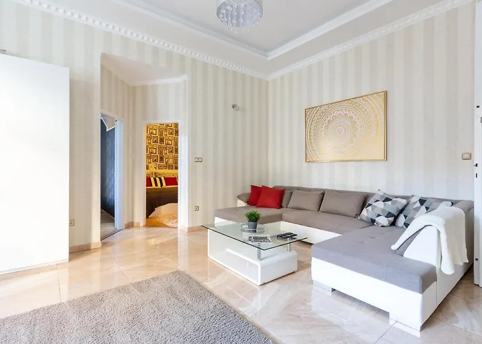 Luxury Downtown By Anna Apartment Budapest